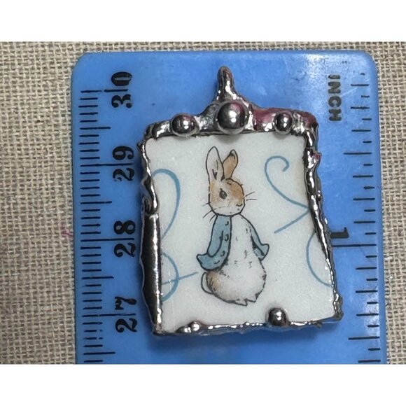 Peter Rabbit Wedgwood Broken China Pendant w/ Silver Artisan Bezel  & Ball Chain - Picture 8 of 9